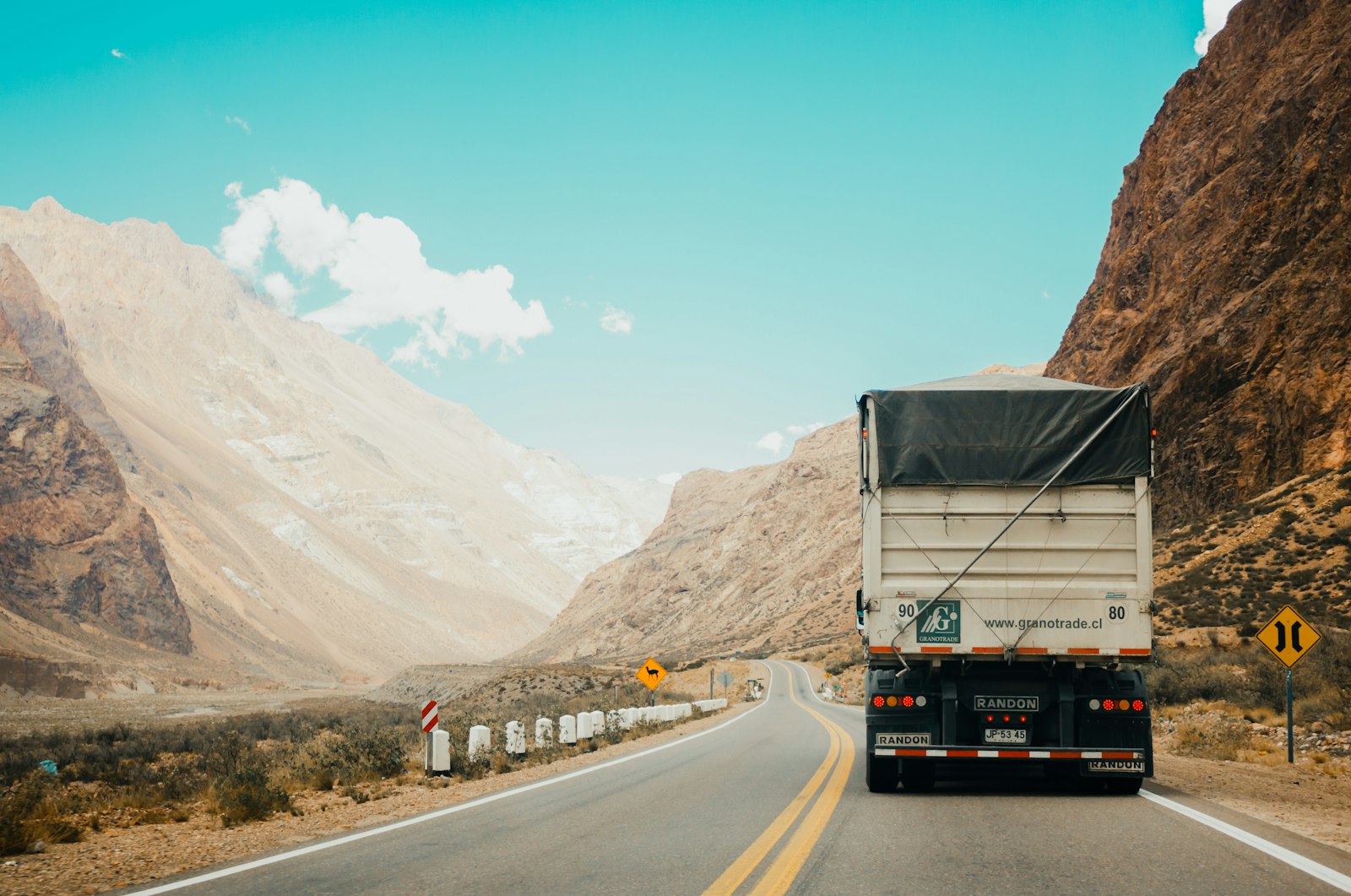 Fleet of articulated vehicles on the motorway